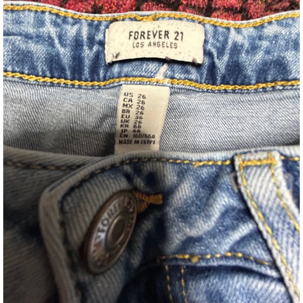 Forever 21 Women Light Wash Distressed Ripped Raw Hem Straight Leg Jeans Size 26